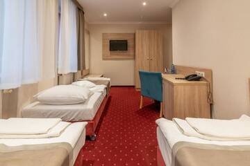 Фото номера Трехместный номер «Комфорт» Отель Hotel Texicana г. Сулехув 4